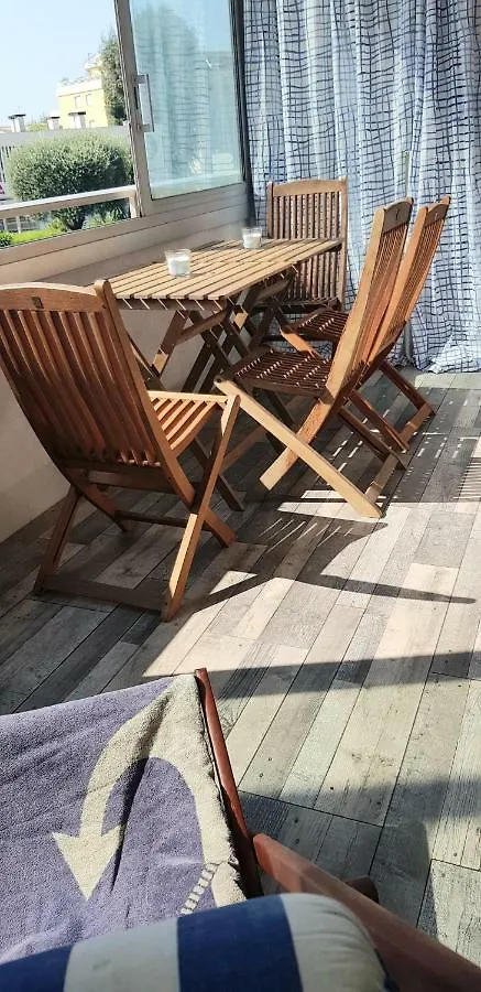 Apartamento STUDIO CLIMATISE Le Flot Bleu tres proche plage, aéroport, centre Cial Cap 3000, port Saint-Laurent-du-Var